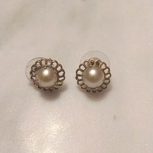 medium pearl earrings